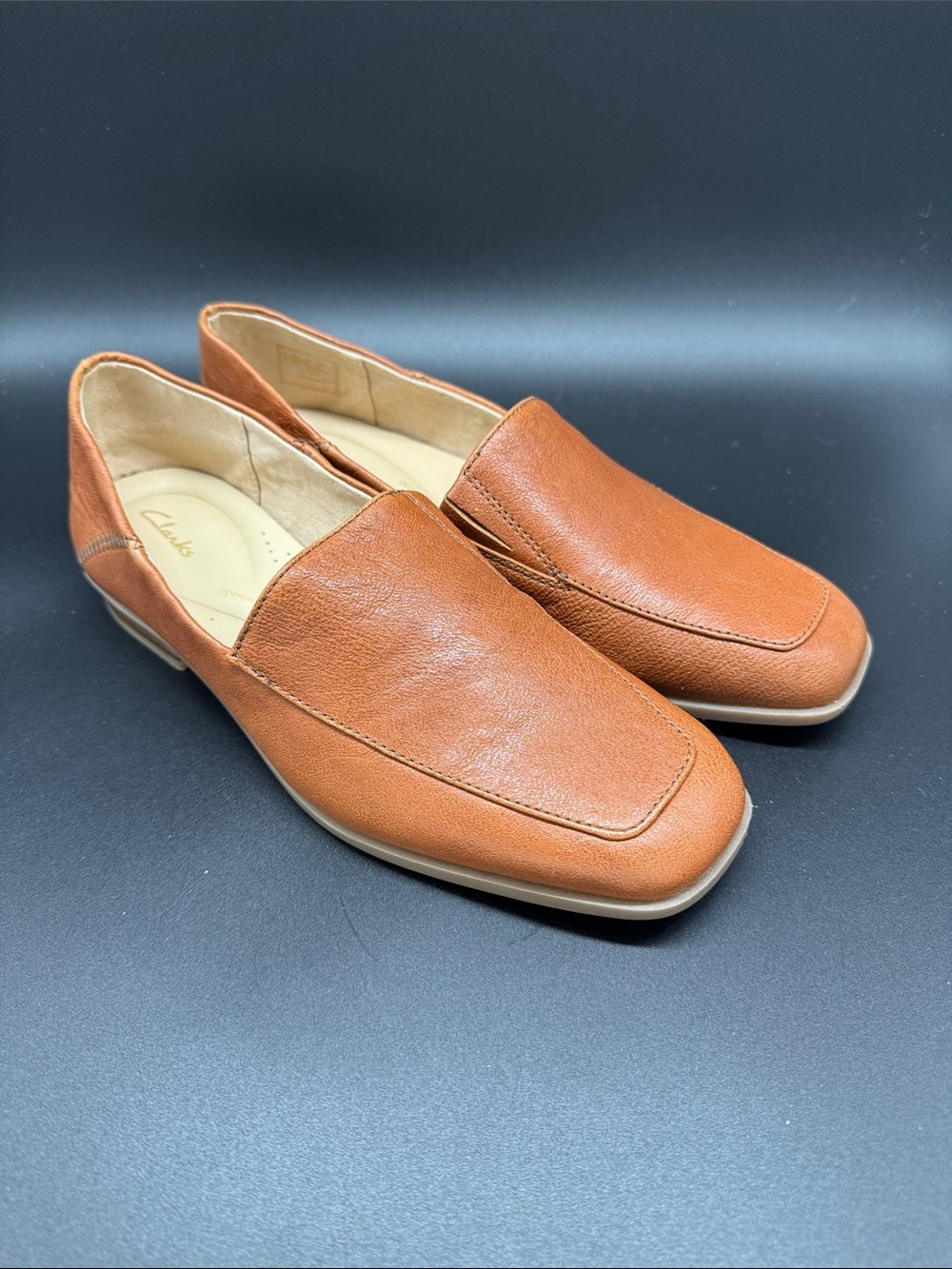 Clarks Women's Dark Tan Leather Slip-On Loafers Sz 7